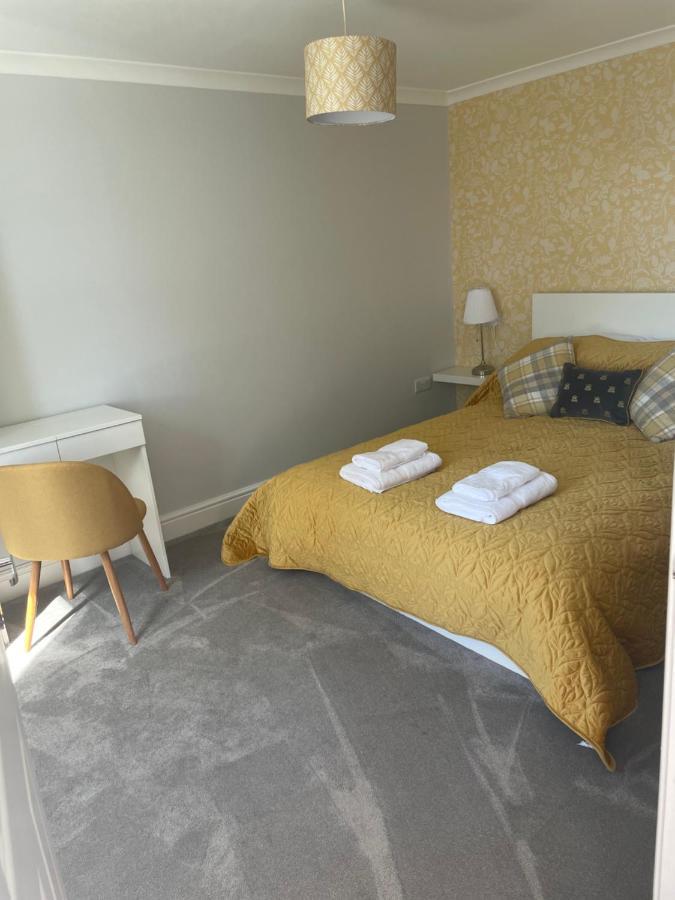 Immaculate One Bedroom Home With Private Parking Swansea Eksteriør bilde