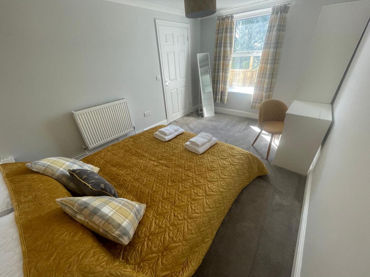 Immaculate One Bedroom Home With Private Parking Swansea Eksteriør bilde