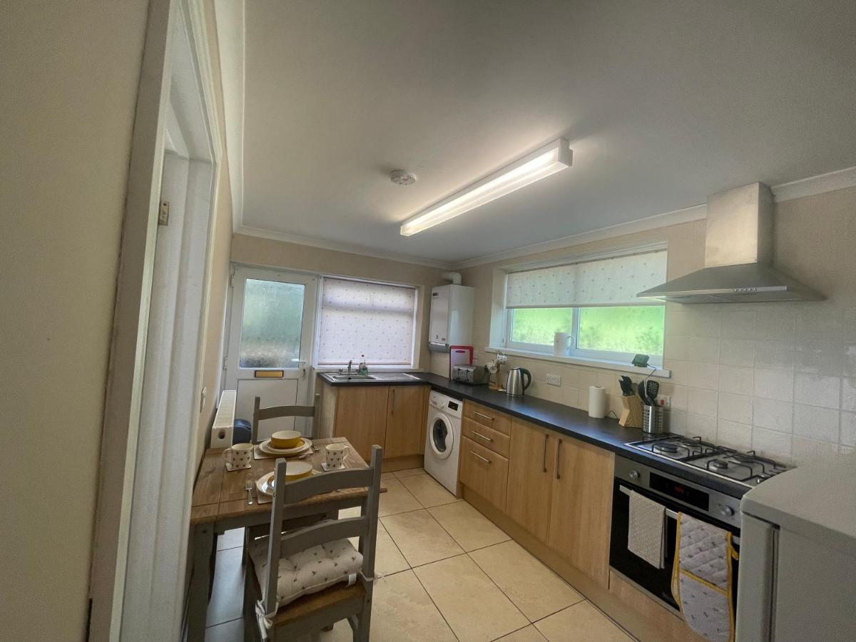 Immaculate One Bedroom Home With Private Parking Swansea Eksteriør bilde