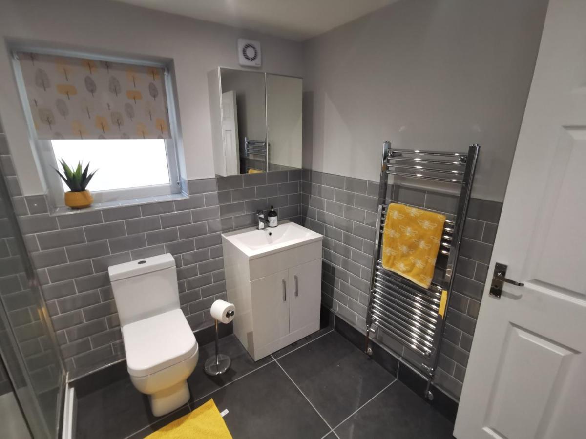 Immaculate One Bedroom Home With Private Parking Swansea Eksteriør bilde